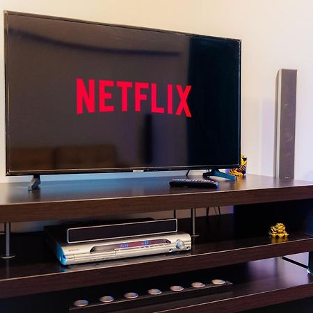 Comfy Apartment With Private Parking And Netflix Бухарест Экстерьер фото