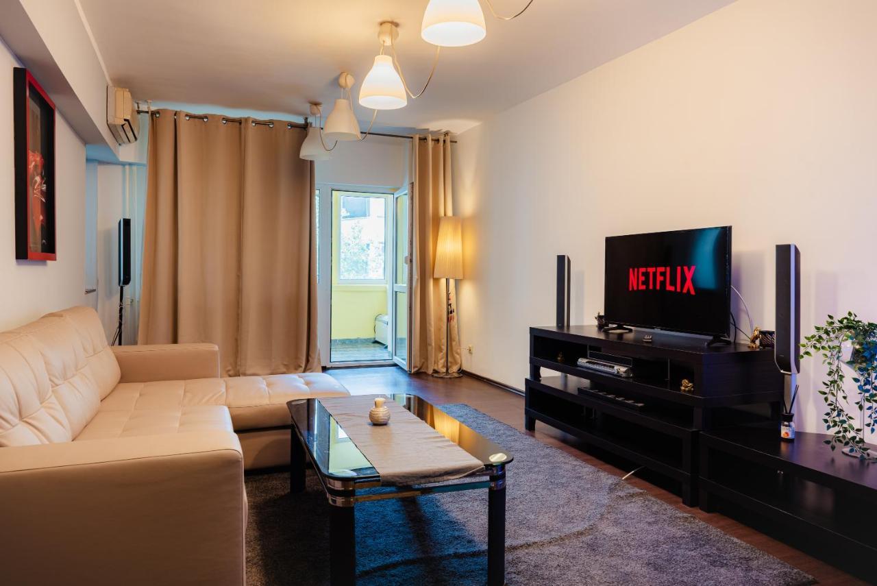 Comfy Apartment With Private Parking And Netflix Бухарест Экстерьер фото