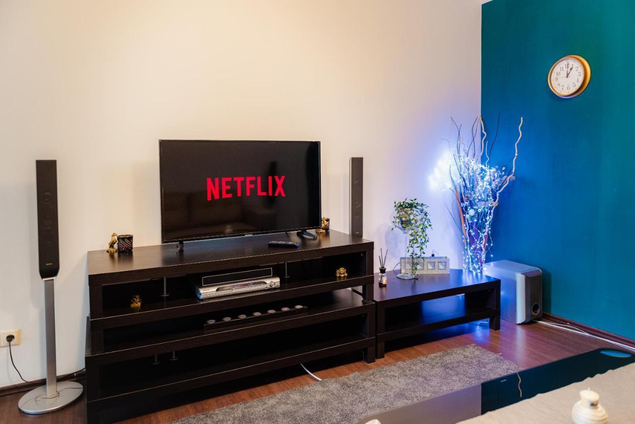 Comfy Apartment With Private Parking And Netflix Бухарест Экстерьер фото