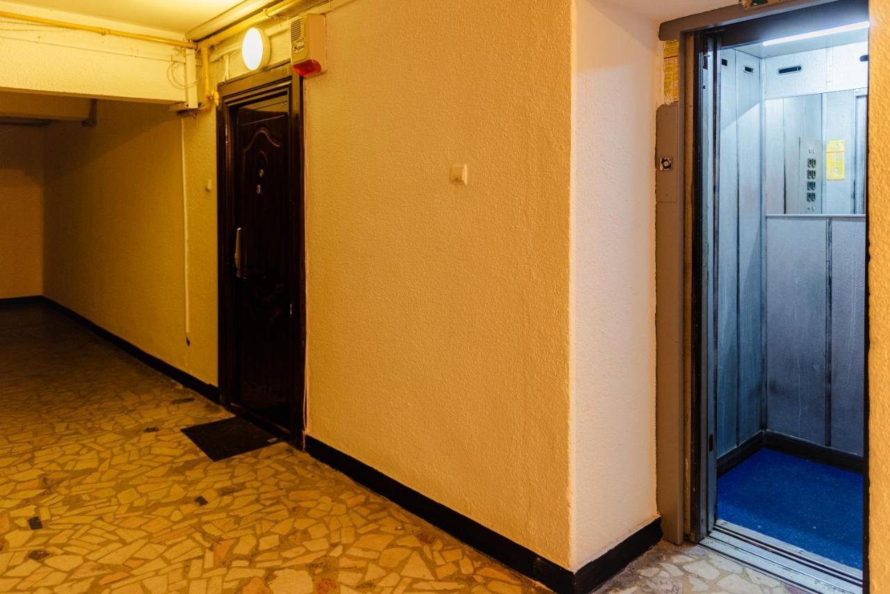 Comfy Apartment With Private Parking And Netflix Бухарест Экстерьер фото